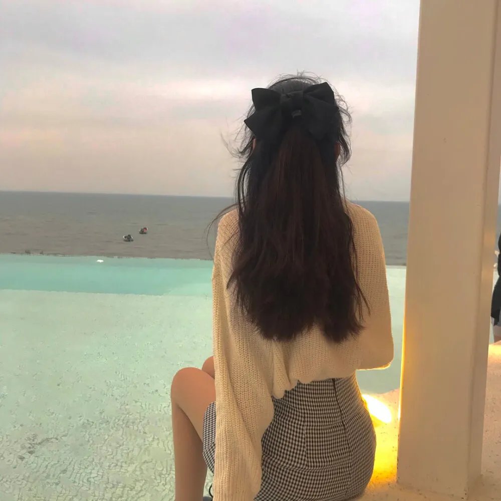9顶假发的女孩